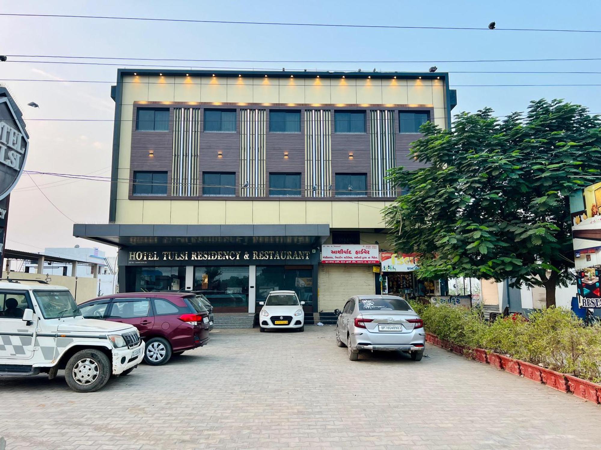 Hotel Tulsi Residency Будж Екстериор снимка