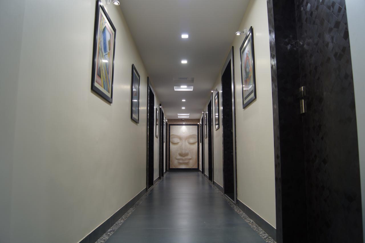 Hotel Tulsi Residency Будж Екстериор снимка