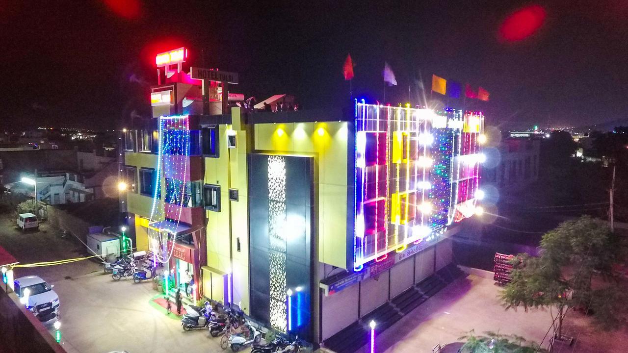 Hotel Tulsi Residency Будж Екстериор снимка