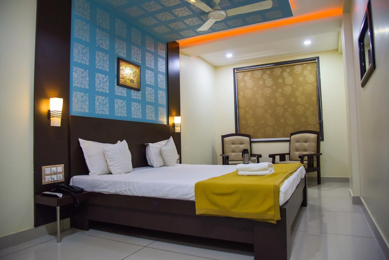 Hotel Tulsi Residency Будж Екстериор снимка
