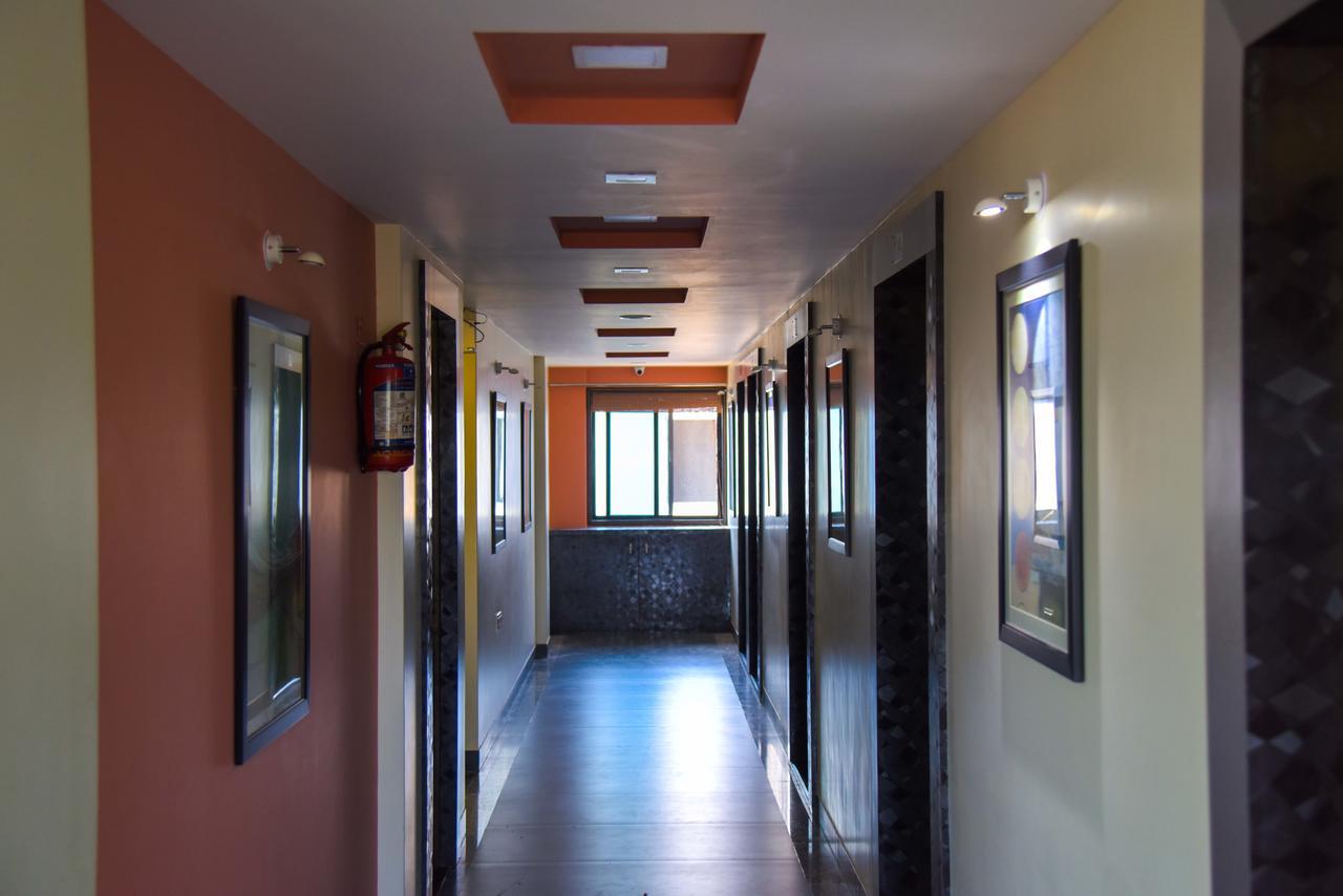 Hotel Tulsi Residency Будж Екстериор снимка