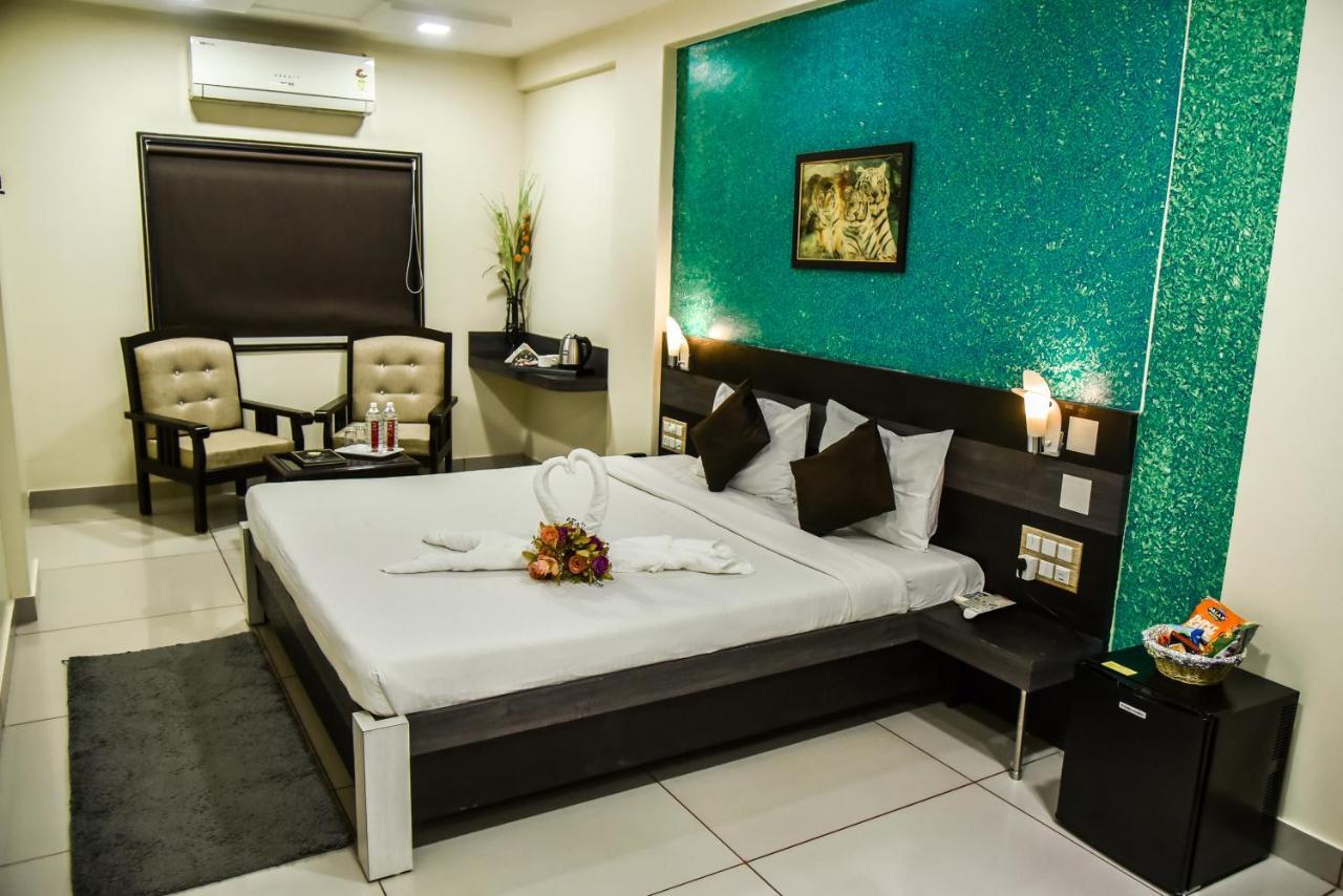 Hotel Tulsi Residency Будж Екстериор снимка
