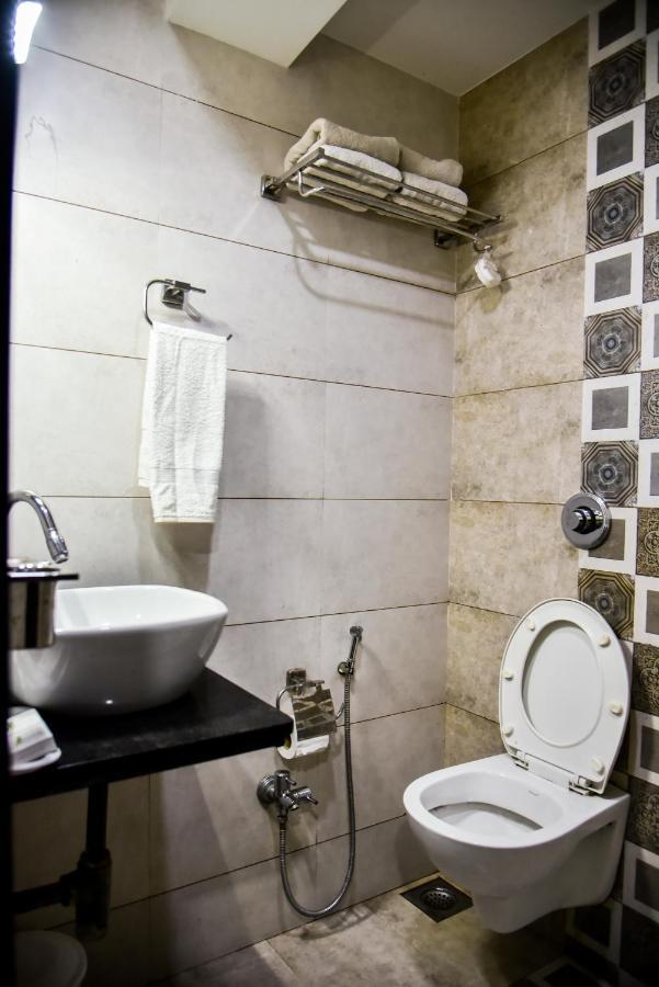 Hotel Tulsi Residency Будж Екстериор снимка