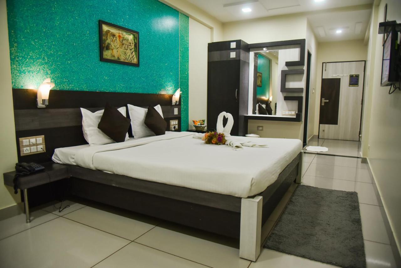 Hotel Tulsi Residency Будж Екстериор снимка