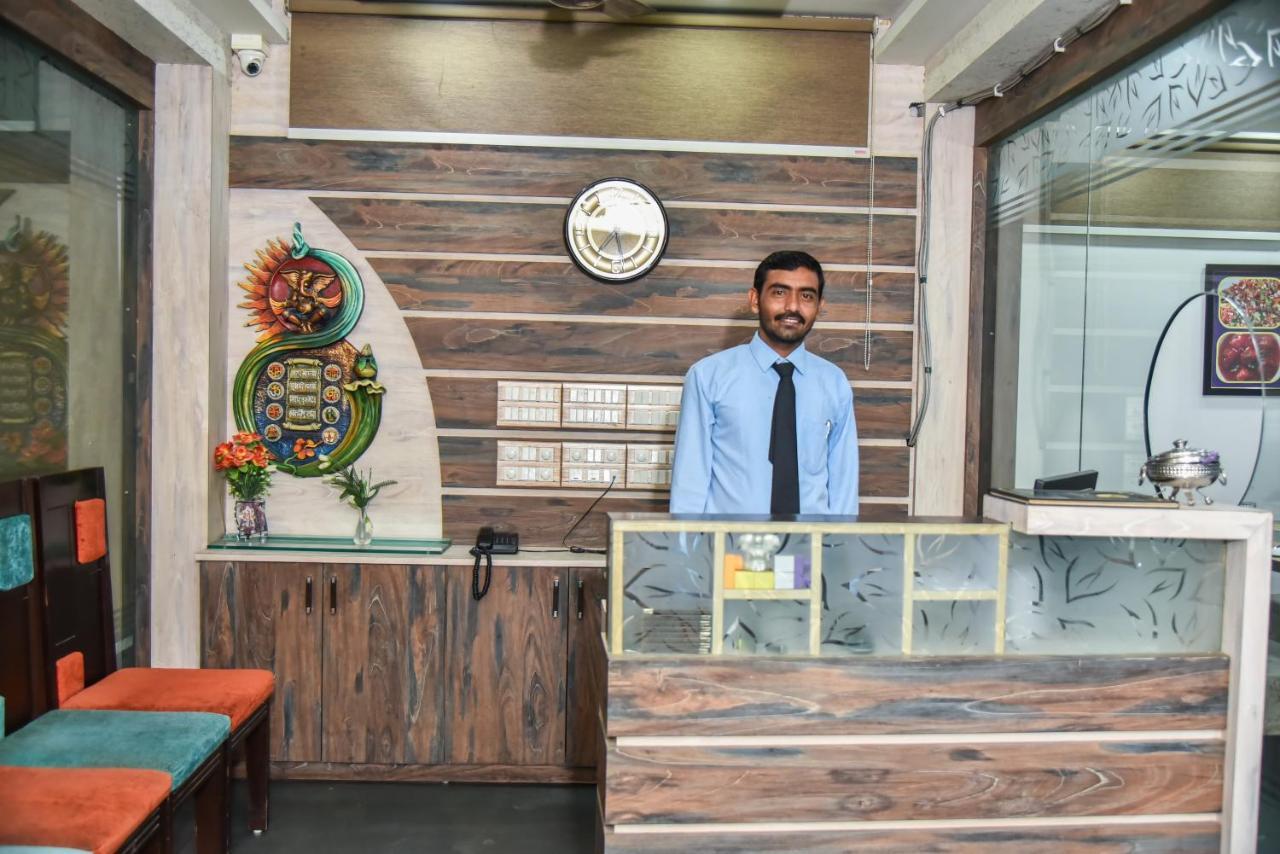 Hotel Tulsi Residency Будж Екстериор снимка