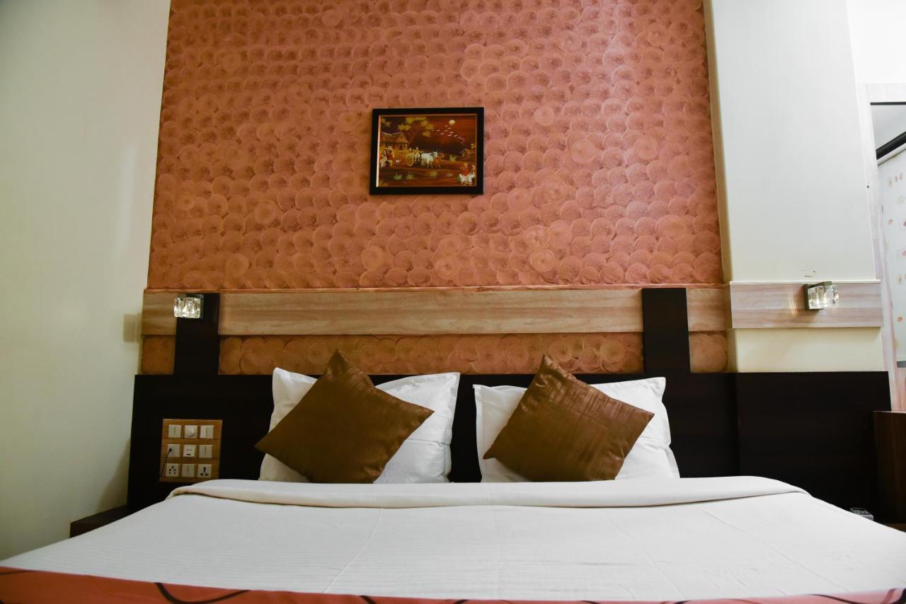 Hotel Tulsi Residency Будж Екстериор снимка