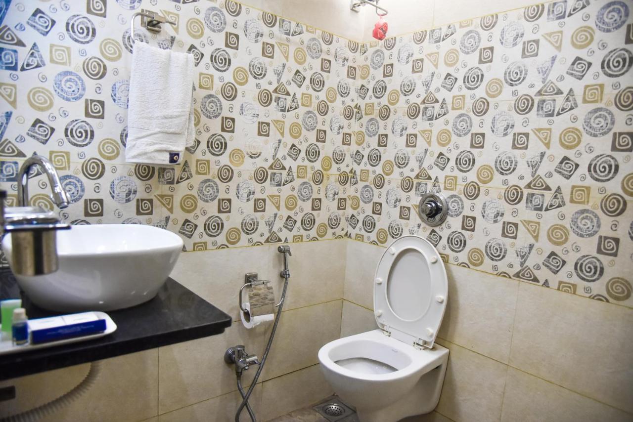 Hotel Tulsi Residency Будж Екстериор снимка