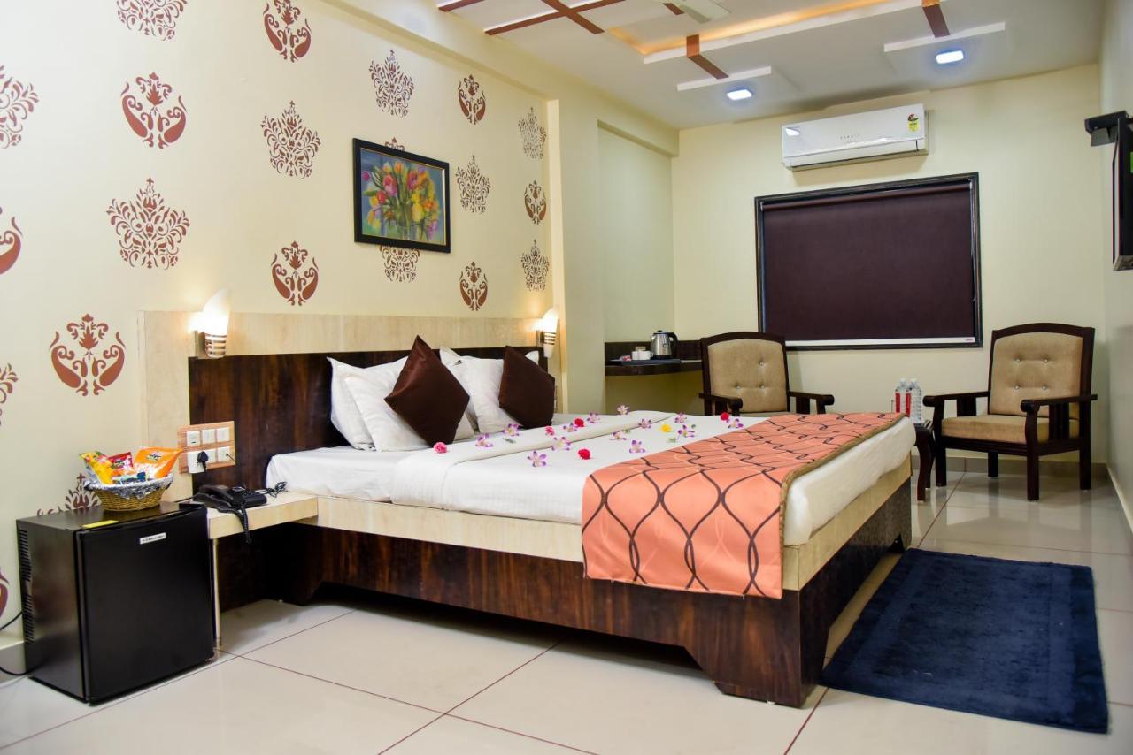 Hotel Tulsi Residency Будж Екстериор снимка